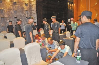 河北一饭店传销组织聚会，出动600警力当场抓获812人