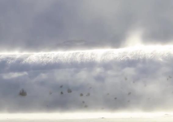 摄影师雪地拍到“幽灵雪海啸”奇观